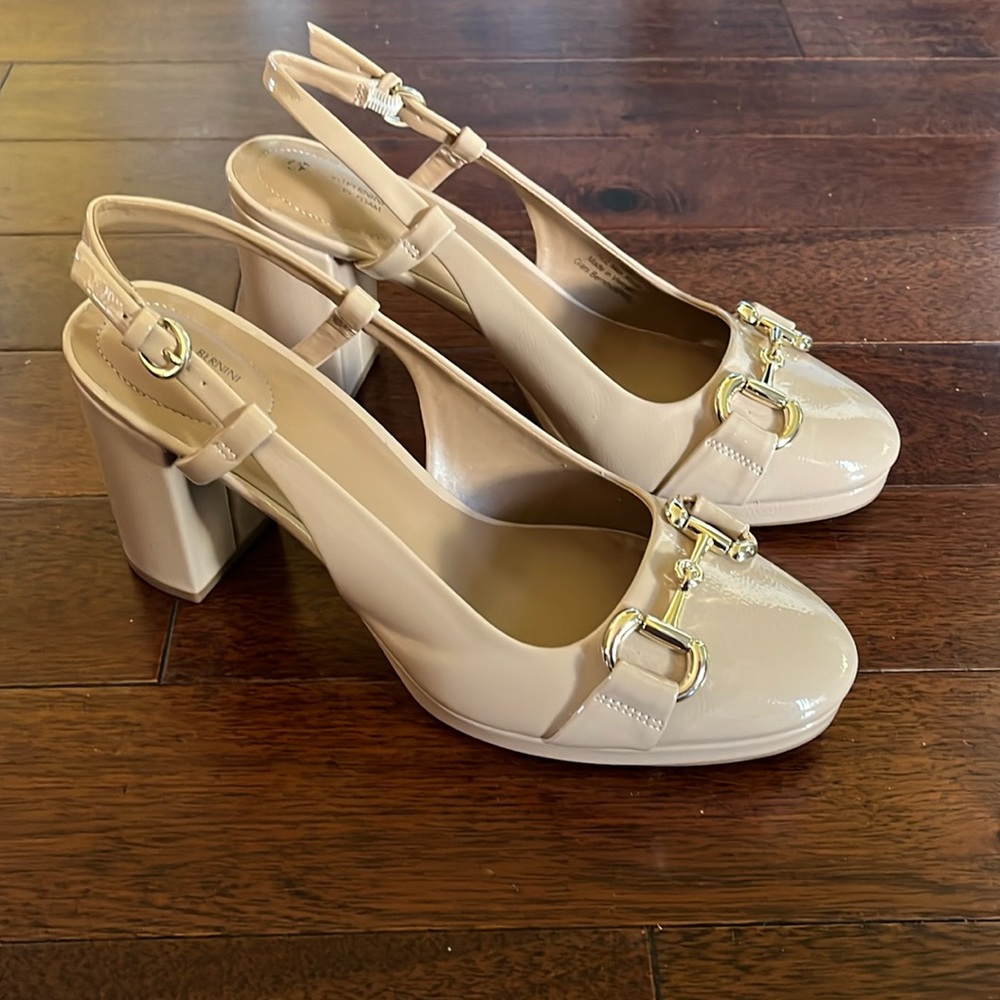 Gianni Bernini nude closed shoes. Like new! Wore one time. Size 10 M